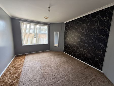 You'll love, Living Here! - Photo 4