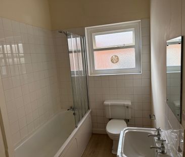 Unfurnished One Bedroom Apartment to Rent In Godalming - Photo 5