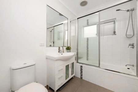 Private Parkside Living in Kalynda Chase - Photo 2