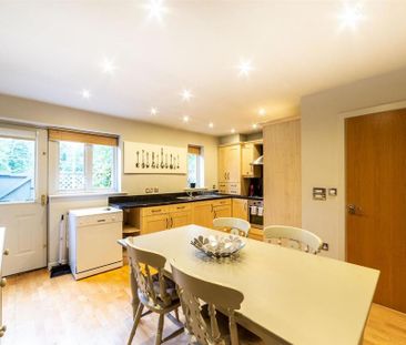 3 bedroom end of terrace house to rent - Photo 4