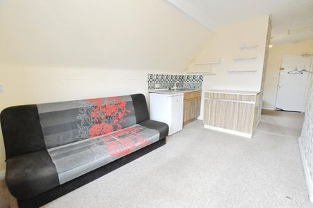 1 bedroom in a house share to rent - Photo 4