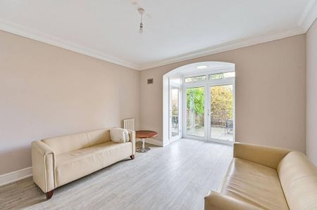 4 bedroom semi-detached house to rent - Photo 2