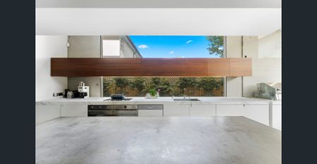 SPACIOUS DESIGNER FAMILY HOME IN QUEENS PARK - Photo 5