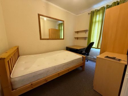 4 bedroom terraced house to rent - Photo 2