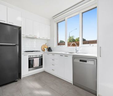 Stylish, low-maintenance living in the heart of Glen Huntly - Photo 5