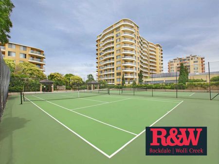 DEPOSIT TAKEN - Spacious Top-Floor Apartment with City Views & Resort-Style Amenities - Photo 3