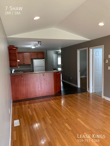 Beautiful Semi Ranch With Attached Garage in Amherstburg - Photo 2