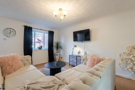 2 Bed Semi-Detached House, Greton Close, M13 - Photo 2