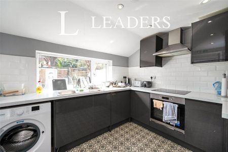 5 bedroom terraced house to rent - Photo 2