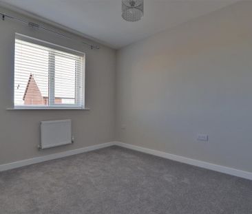 3 bedroom end of terrace house to rent - Photo 2