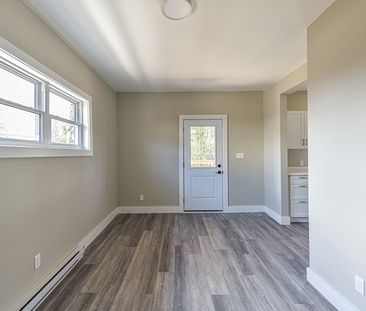 Orillia: Newly Renovated 1 Bedroom Main Floor Apartment, Parkview Ave. - Photo 2