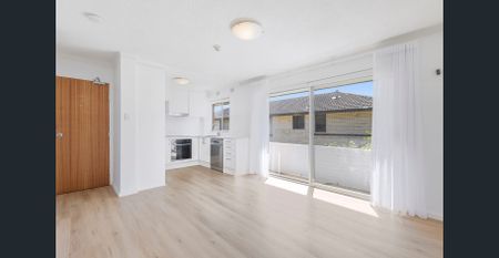 Beautifully updated, perfectly positioned - Photo 2