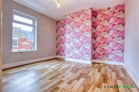 2 bedroom end of terrace house to rent - Photo 3