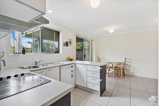 “Modern Townhouse 3 Bed 2.5 Bath” - Photo 1