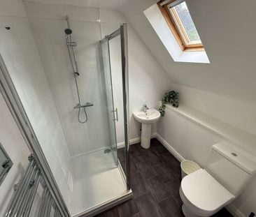 1 bedroom in a house share to rent - Photo 2