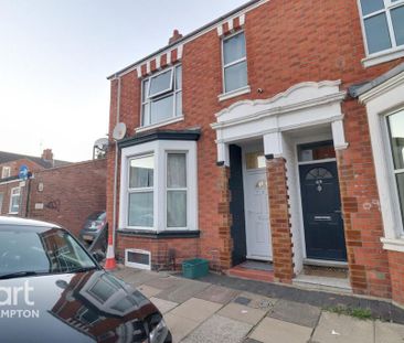 3 bedroom end of terrace house to rent - Photo 1