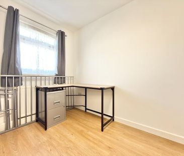 8 Bed Terraced House, Byron Avenue, E12 - Photo 5