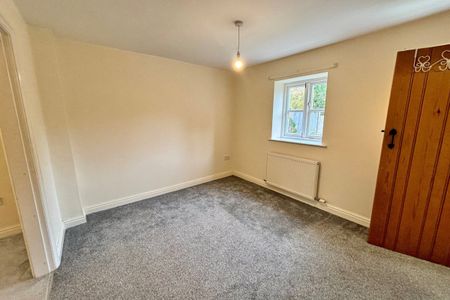 Winsford, Darnhall - Photo 3