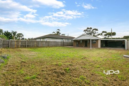 A Welcoming Home with a Generous Yard - Photo 3