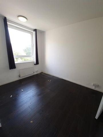 3 bedroom flat to rent - Photo 2