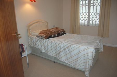 1 bedroom ground floor flat to rent - Photo 2