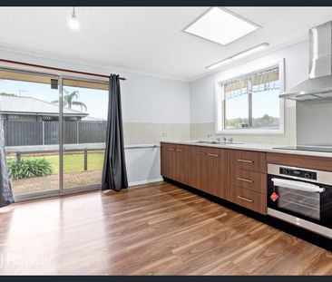 Comfortable 3 Bedroom Family Home - Photo 4