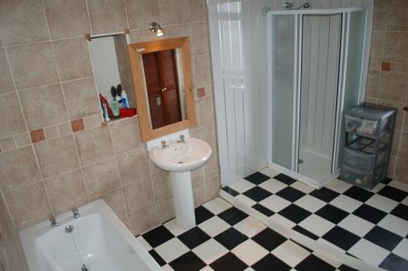FIRST MONTHS RENT HALF PRICE - DOUBLE ROOM - Photo 5