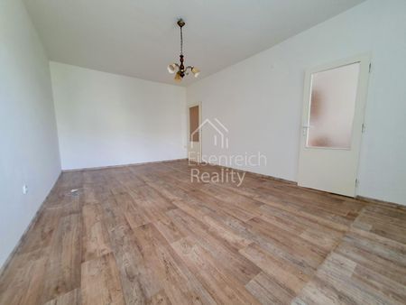 Pronájem bytu 1+1 32 m², Mrštíkova , Hradec Králové - Fotografie 3
