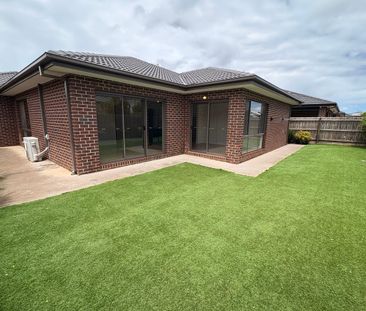 Modern Four-Bedroom Home in Aintree! - Photo 1