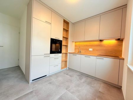 Renovated 3.5-room apartment in an urban location - Photo 2