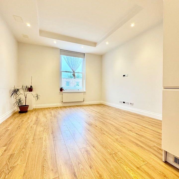 1 Bed Flat, Chippenham Road, W9 - Photo 1