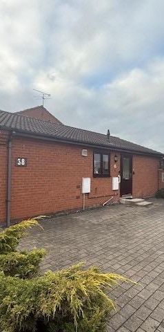 2 bedroom detached bungalow to rent - Photo 1