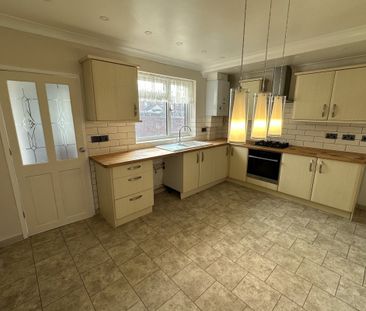 Dickens Avenue, GREAT YARMOUTH - Photo 6