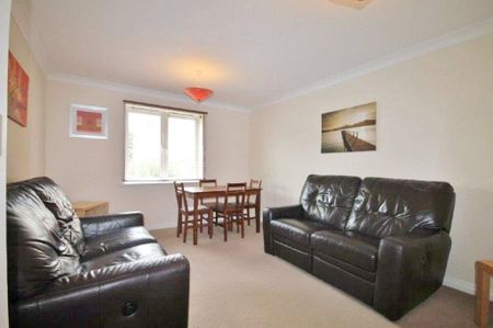 2 bedroom flat to rent - Photo 2