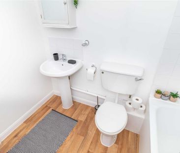 2 bedroom apartment to rent - Photo 6