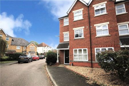 Nightingale Shott, Egham, Surrey, TW20 9SU - Photo 2