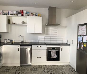 Gorgeous, sunny, warm, character 2-bed flat - Photo 4