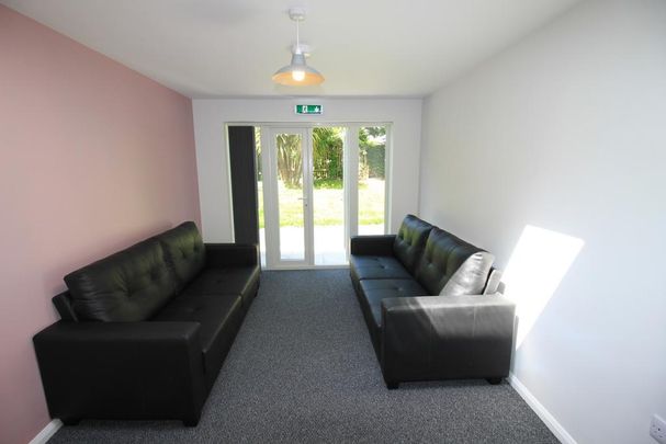 6 bedroom terraced house to rent - Photo 1