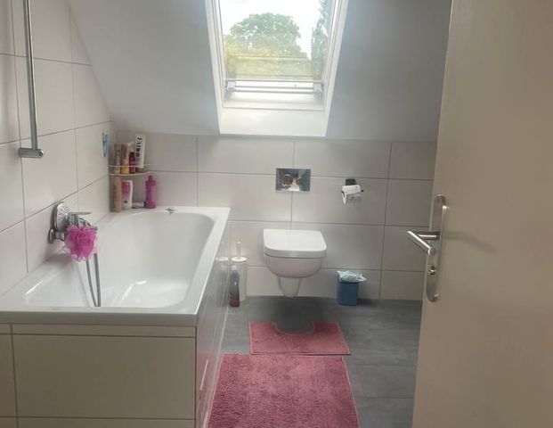 Möblierte Dachgeschosswohnung - Photo 1