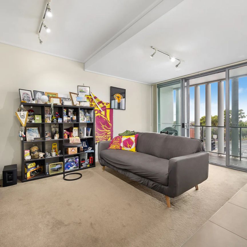 Modern Apartment Living in the Heart of Kogarah - Photo 1