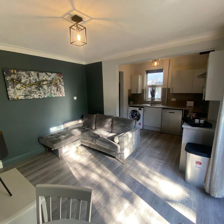 4 bedroom semi-detached house to rent - Photo 1