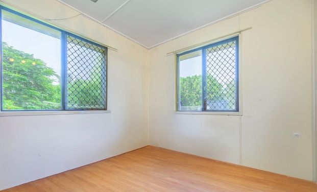 WELCOME TO THIS DELIGHTFUL 3 BEDROOM FAMILY HOME AVAILABLE NOW, MORE PHOTOS COMING SOON! - Photo 1