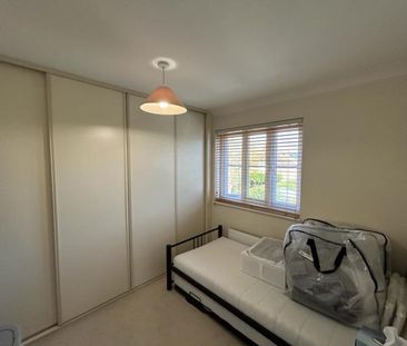 16 Bicknell Close, Guildford - 3 bedrooms Property for lettings - S... - Photo 6
