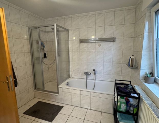 Großzügige 3-Zimmer Erdgeschosswohnung in schöner Lage! - Photo 1