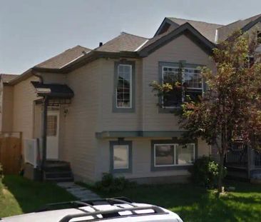 Main floor of bi-level home for rent. 2 bedroom space with 1 full bathroom, dec. — 2 Bedrooms Main Floor - Photo 1