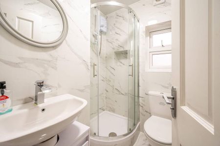 4 bedroom flat to rent - Photo 5