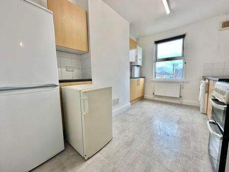 3 bedroom flat to rent - Photo 5