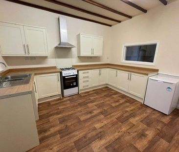 4 bedroom terraced house to rent - Photo 5