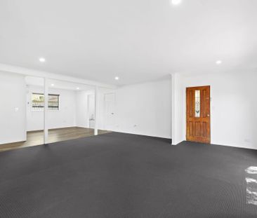 Spacious 4-Bedroom Home in Nerang– Electricity, Water & Wifi Included! - Photo 1