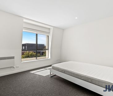 Enjoy The Best Of Footscray Today's Way - Photo 3